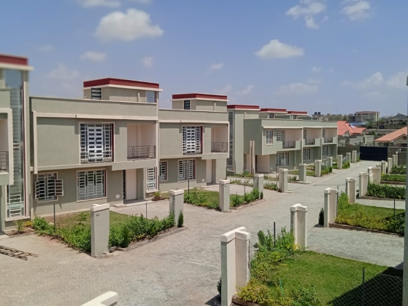 Exquisite 3 & 4-Bedroom All-Ensuite Homes with DSQ for Sale in Kitengela's Muigai Area in a gated community. Price is 13 and 15M . #Flatroof #GatedCommunity