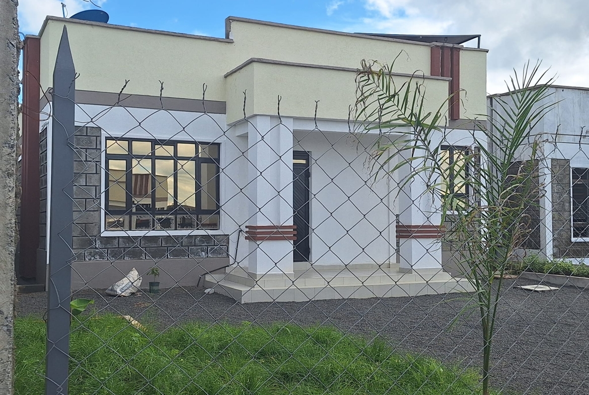 For Sale: Modern 3-Bedroom Bungalows with Master Ensuite & Flat Roof in Kitengela! Spacious design, prime location, and ideal for family living. Secure your dream home today With only 5.5M ! #KitengelaHomes #AffordableHousing #BungalowForSale #ModernLiving #RealEstateKenya #DreamHome