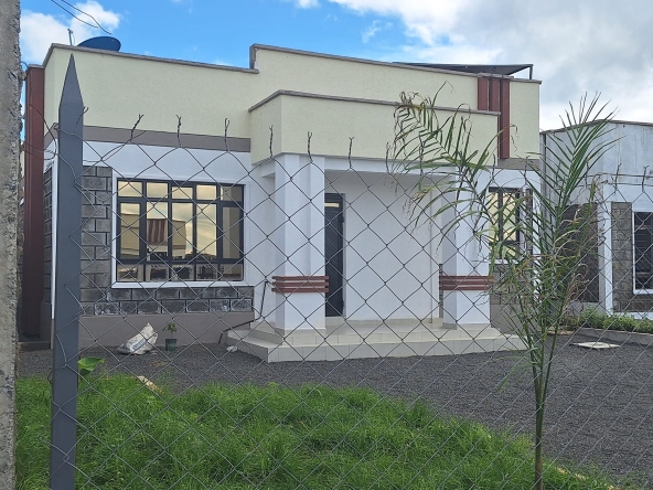 For Sale: Modern 3-Bedroom Bungalows with Master Ensuite & Flat Roof in Kitengela! Spacious design, prime location, and ideal for family living. Secure your dream home today With only 5.5M ! #KitengelaHomes #AffordableHousing #BungalowForSale #ModernLiving #RealEstateKenya #DreamHome