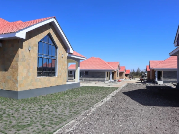 🎯 Modern 3-Bedroom Bungalow for Sale in Kitengela – KSh 7.5M 🏡 ✨ Experience high ceilings, spacious living, and the charm of Kitengela's Acacia area! 📍 Location: Prime spot in Acacia, Kitengela 💸 Price: Only KSh 7.5M! Flexible payment plans available (cash/mortgage) 📱 Contact: 0732675057 | [WhatsApp](https://wa.me/254732675057) to book a viewing! 👀 Key Features: * 🌿 Spacious Manicured Garden for outdoor fun * 🛏️ Servant Quarter (Ensuite) * 🛋️ Double Volume Sitting Room = Natural Light Galore * 🍽️ Spacious Dining & Kitchen for family moments * 🏘️ Gated Community of just 8 homes * 📜 Freehold Title Deed = Secure Ownership 📍 Location Perks: * 🛣️ Just meters from tarmac, 1.5 km from Namanga Highway * 🏙️ Close to schools, hospitals, shopping centers * 🌆 Growing Infrastructure = High investment potential 🏡 Kitengela = Perfect Family & Investment Opportunity** Hurry! Only 3 units left! 📞 Call/WhatsApp Now: 0732675057 | [Schedule Viewing](https://wa.me/254732675057) #KitengelaHomes #AffordableHousing #RealEstateKenya #ModernLiving #BungalowForSale #InvestmentOpportunity #SecureLiving #PropertyForSale #NairobiSuburbs #GatedCommunity