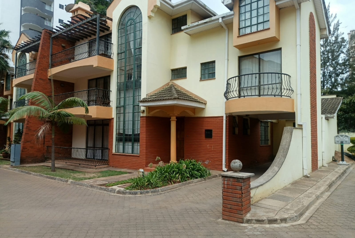 4-Bedroom Villa (All Ensuite) for Rent in Kileleshwa – KSh 200,000/Month 📍 Location: Kileleshwa ☎️ Contact: Call/WhatsApp Discover the ultimate in modern living with these elegant villas in Kileleshwa, located in a secure compound of 6 units. Offering a seamless blend of luxury and comfort, this property is designed for those who value spacious, high-quality living.