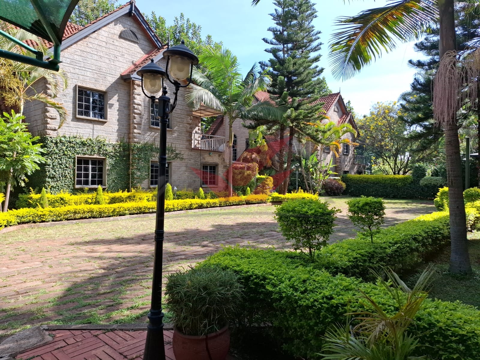 ### Exquisite 4-Bedroom Villa for Rent in Kileleshwa – Luxury Living Redefined Indulge in the pinnacle of elegance with this 4-bedroom all-en-suite villa located in the serene and exclusive Kileleshwa Estate, Nairobi. This home offers a perfect blend of luxury, space, and privacy, tailored for upscale living. ### Key Features: ✅ 4 En-suite Bedrooms – Spacious, elegantly designed, and ideal for family comfort. ✅ Guest Room – Separate for added privacy and convenience. ✅ Detached DSQ – Offers additional functionality for household staff. ✅ Spacious Kitchen – Includes a separate pantry for extra storage. ✅ Newly Renovated – Modern finishes and fixtures that exude sophistication. ✅ Private Garden – A small, tranquil outdoor space for relaxation or entertaining. ✅ Backup Power – Ensures uninterrupted comfort and convenience. ✅ Exclusive Compound – Secure, gated community with only 6 units, ensuring privacy and tranquility. ### Location Highlights: Nestled in the heart of Kileleshwa, this villa enjoys close proximity to top-notch amenities, including prestigious schools, shopping centers, fine dining restaurants, and hospitals. ### Rental Price: 💰 KES 300,000 per month ### Don’t Miss Out! Contact Us: [0732675057](https://wa.me/254732675057) to schedule a viewing and secure this exceptional property. #KileleshwaLiving #LuxuryHomes #GatedCommunity #SpaciousVilla #DreamHome #NairobiRentals #UpscaleLiving #ExclusiveHomes #RealEstateKenya