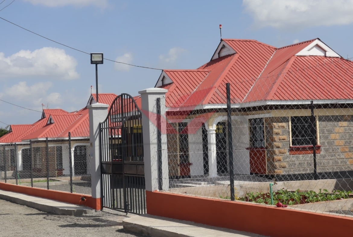 ## 🏡 Beautiful 3-Bedroom All-En-suite Bungalow for Sale in Kitengela – Acacia Area | KES 7.5M Looking for a modern, affordable, and stylish home in one of Kitengela’s most sought-after locations? Welcome to this beautiful 3-bedroom all-en-suite bungalow for sale in Acacia, Kitengela, offering the perfect blend of comfort, privacy, and investment value — just a short drive from Nairobi CBD. Set within a gated community of only 8 homes, each unit sits on a full 50x100 plot with a title deed, ensuring space, security, and guaranteed ownership. Designed with elegance and practicality in mind, this home delivers everything a modern family needs — from spacious living areas to luxurious finishes and a secure, serene neighborhood. ### ✨ Property Features * 🛏 3 Bedrooms – All En-suite + 1 Shared Bathroom * 🛋 Spacious Lounge and Dining Area with natural lighting * 🍳 Modern Granite-Finished Kitchen with quality fittings * 🧺 Laundry Area + Servant Quarters for convenience * 🌳 Private Garden + Parking for 4 Vehicles * 🧱 Full 50x100 Plot with Freehold Title Deed ### 📍 Location Benefits * 🚗 Only 800 meters from Namanga Road – easy access to Nairobi and major amenities * 🏘 Secure Gated Community with 24/7 security and private access * 🏫 Close to schools, hospitals, supermarkets, and churches * 🌆 Peaceful Acacia neighborhood surrounded by fully developed homes This Kitengela Acacia bungalow offers unbeatable value at KES 7.5M, with flexible payment options, mortgage, and cash purchase accepted. Ideal for first-time homeowners, young families, or investors seeking rental income in a fast-growing suburb. ### 💼 Investment Advantage Kitengela continues to be a hotspot for real estate investment, thanks to its connectivity, infrastructure growth, and peaceful suburban lifestyle. Owning a ready home in Acacia is a smart step toward financial security and modern living. 📞 Call / WhatsApp: [0732 675057](https://wa.me/254732675057) 💰 Price: KES 7.5M (Flexible Payment Plan Available) Kitengela homes for sale, affordable homes Kenya, bungalows for sale in Kitengela, Acacia Kitengela property, 3 bedroom house Kitengela, Kitengela real estate, Nairobi affordable homes, Kenya property investment, homes with title deeds Kenya, gated community Kitengela #KitengelaHomes #AffordableHomesKenya #BungalowForSale #KitengelaProperty #RealEstateKenya #AcaciaKitengela #InvestInKenya #NairobiHomes #KenyaRealEstate #ModernHomesKenya #DiasporaInvestmentsKenya #KitengelaLiving #DreamHomeKenya #PropertyInvestmentKenya #HomesForSaleKenya #GatedCommunityHomes #NairobiAffordableHomes