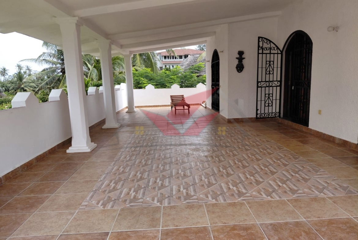 ️ FOR SALE -- Elegant 4-Bedroom House on ½ Acre Plot 3-Minute Walk to Watamu Beach KES 45M (Negotiable) Prime Location: Peponi Area, Watamu Spacious Garage Mature Gardens Coastal Serenity Ideal for Family Living or Investment Discover the charm of coastal luxury and tranquility with this beautiful 4-bedroom house for sale in the highly sought-after Peponi area of Watamu. Sitting on a generous ½-acre plot, just a 3-minute walk from the beach, this property perfectly balances space, privacy, and proximity to the ocean --- ideal for full-time living, a holiday home, or a premium rental investment. Property Highlights 4 spacious, ensuite-style bedrooms -- bright, airy & naturally lit Expansive ½-acre compound surrounded by greenery Large garage -- perfect for vehicles, storage, or creative space Quiet, secure area just 3 minutes from the beach Excellent access to shops, restaurants & leisure spots Asking Price: KES 45,000,000 (Negotiable) Coastal Comfort Meets Modern Living From the moment you arrive, this home impresses with its serene ambiance and generous layout. The airy living spaces flow seamlessly, creating a warm, relaxed coastal feel. The large windows invite abundant natural light, keeping the home bright and breezy throughout the day. The spacious garage is a major asset in Watamu --- ideal for cars, boats, or as a flexible workshop space. With half an acre of land, you also have ample room for future upgrades such as landscaped gardens, a swimming pool, or an outdoor entertainment lounge. Lifestyle & Location -- Peponi, Watamu The Peponi neighborhood is known for its peaceful coastal atmosphere and proximity to Watamu's white-sand beaches. You're close enough to stroll to the ocean for a morning swim or sunset walk, yet tucked away from the busier tourist zones. Essential services, boutique restaurants, and marine activities are all within easy reach --- the perfect blend of privacy and convenience. Investment Potential Watamu continues to attract strong demand from local and international buyers seeking lifestyle and income-generating properties. Homes within walking distance to the beach remain rare and highly sought after --- ensuring both rental appeal and long-term value growth. Book Your Private Viewing Today Call/WhatsApp: 0732675057 [Click to Chat](https://wa.me/254732675057) #WatamuHomesForSale #WatamuRealEstate #LuxuryLivingKenya #BeachHouseKenya #WatamuLifestyle #KenyaCoastProperty #WatamuInvestment #DiasporaInvestmentsKenya #CoastalHomesKenya #KarenHardyNdovu #InvestInKenya #WatamuBeachHouse #KenyaLuxuryHomes #WatamuCoastalLife #PropertyForSaleKenya #WatamuDreamHome #WatamuLuxuryProperty #KenyaRealEstateMarket #WatamuLiving
