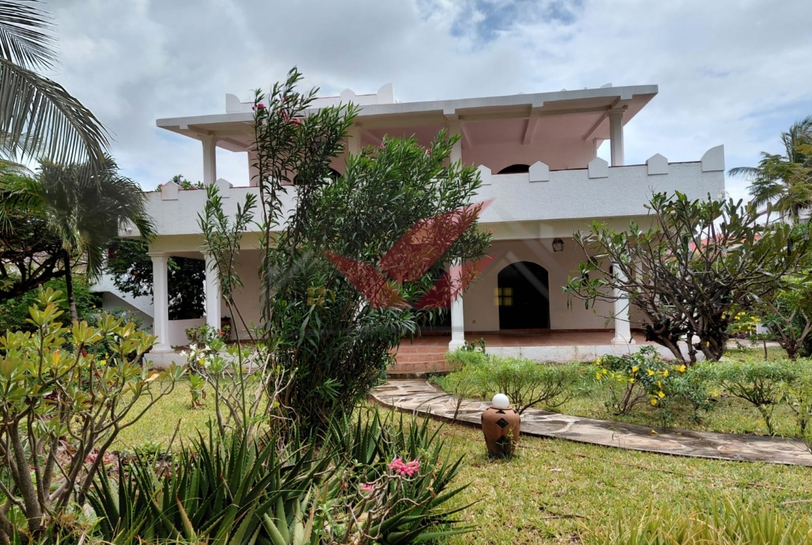 FOR SALE -- Elegant 4-Bedroom House on ½ Acre Plot 3-Minute Walk to Watamu Beach KES 45M (Negotiable)