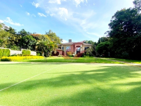 Elegant 6-Bedroom All-En-Suite Villa in Old Runda with Swimming Pool and Landscaped Gardens for sale