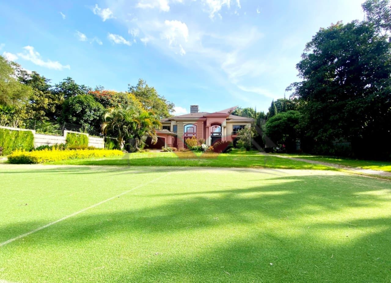 Elegant 6-Bedroom All-En-Suite Villa in Old Runda with Swimming Pool and Landscaped Gardens for sale